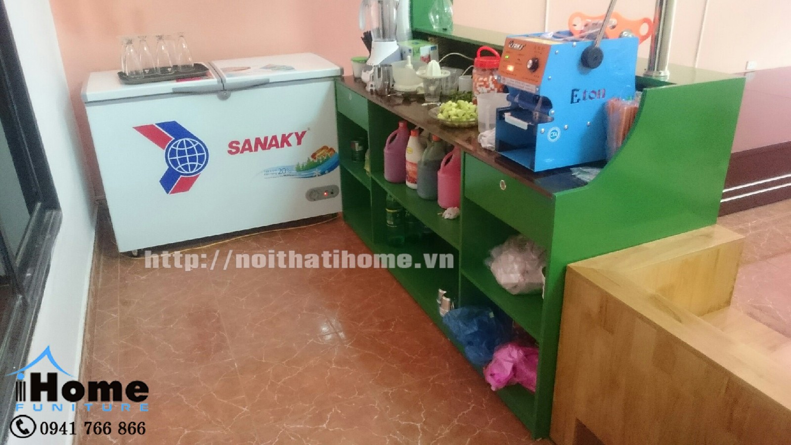 quầy lễ tân quán cà phê